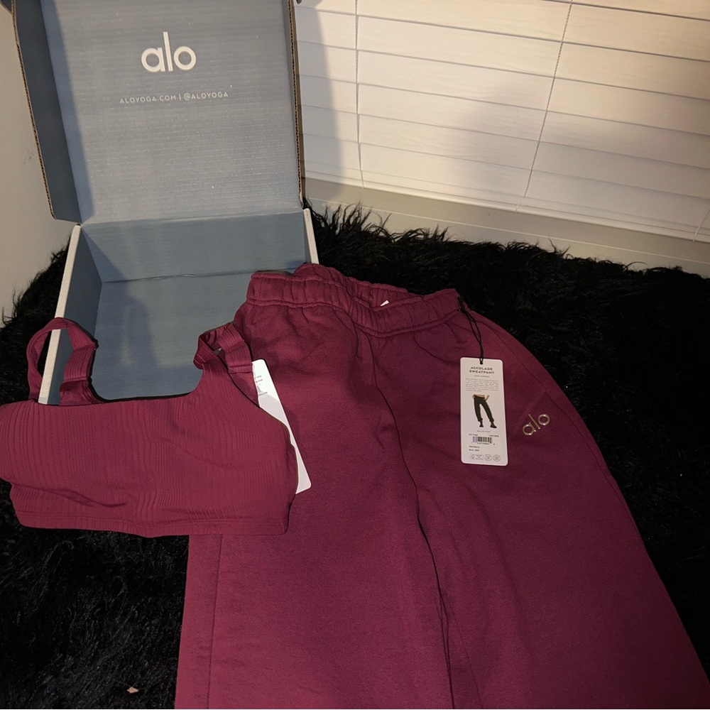 ALO Yoga Wild Berry Sweatpants and Sports bra set for Ultimate Comfort
